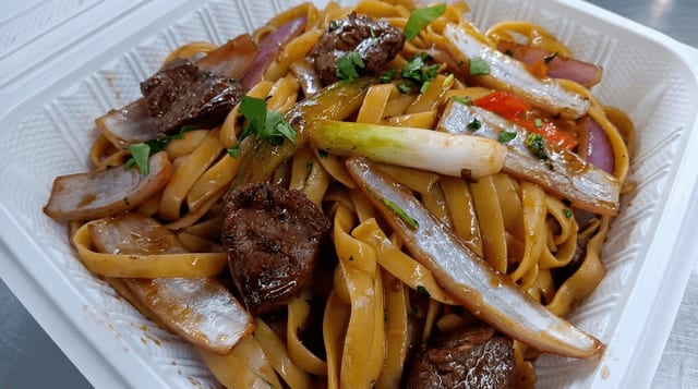 Fettuccini Saltado de Carne.